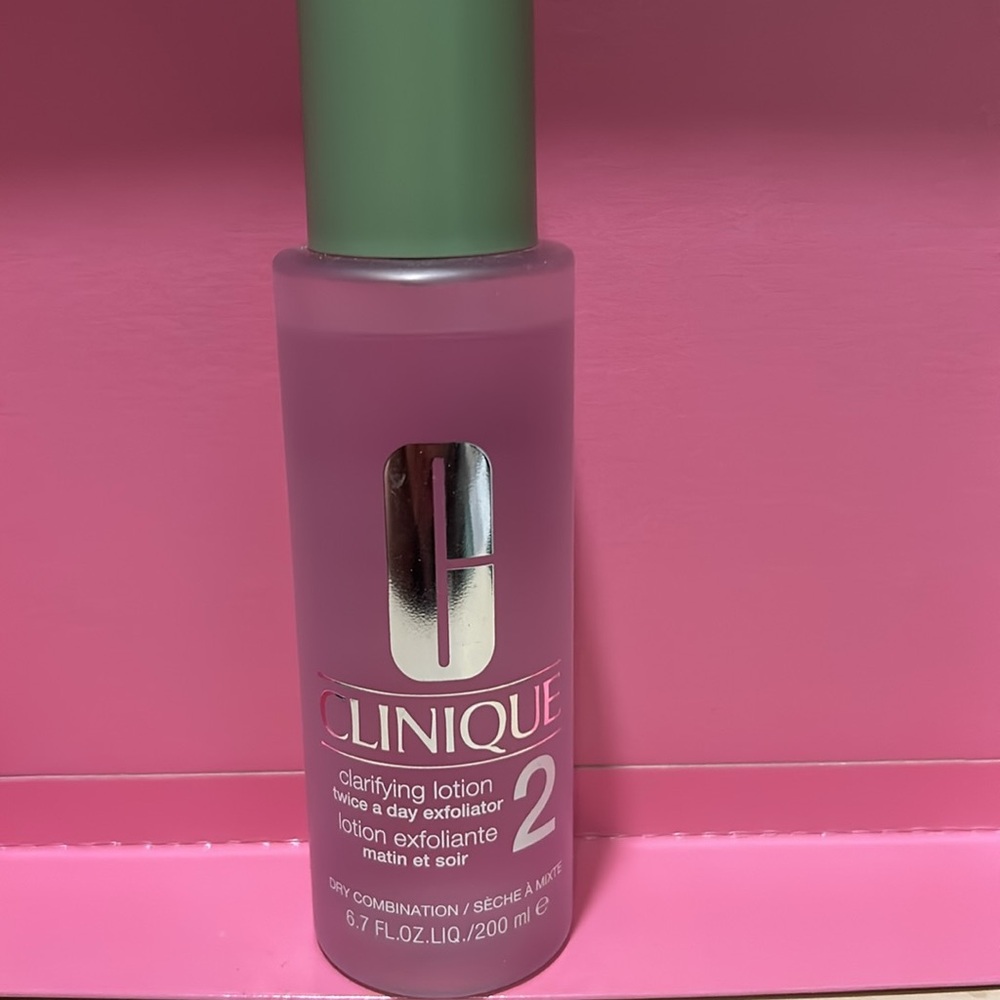 CLINIQUE BUNDLE - 3 skincare items plus cosmetic bag